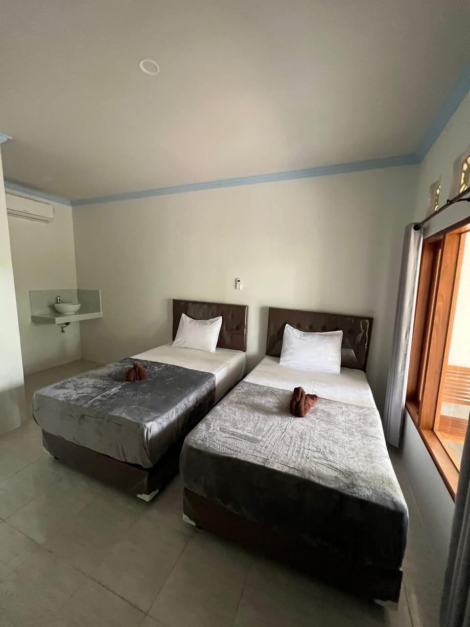Basic Twin Room | Free WiFi, bed sheets