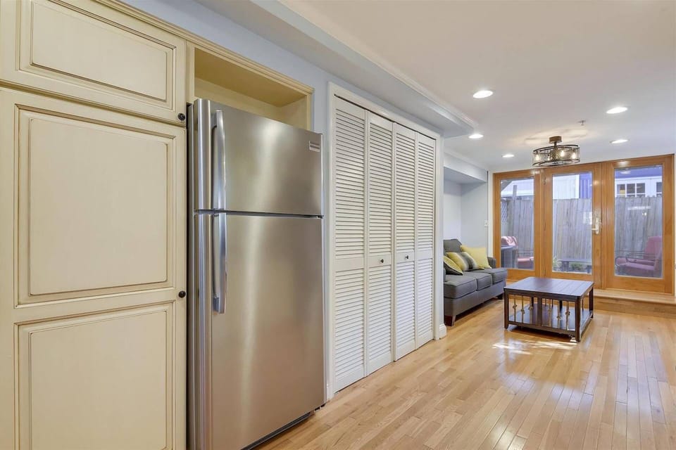 The kitchen has all high-end appliances including a cooktop/oven, microwave and refrigerator.