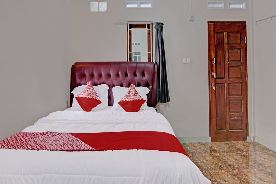 Deluxe Double Room | Desk, laptop workspace, bed sheets