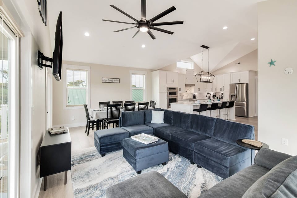 Free Flowing, Open Concept Living/Dining/Kitchen areas on the Upper Level.