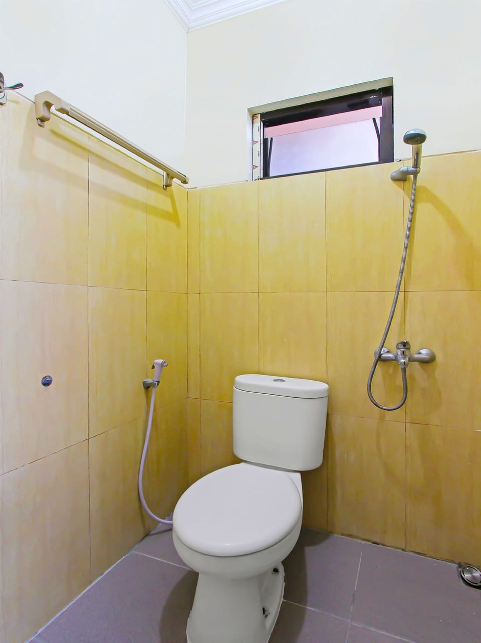 Standard Double Room | Bathroom | Shower, towels