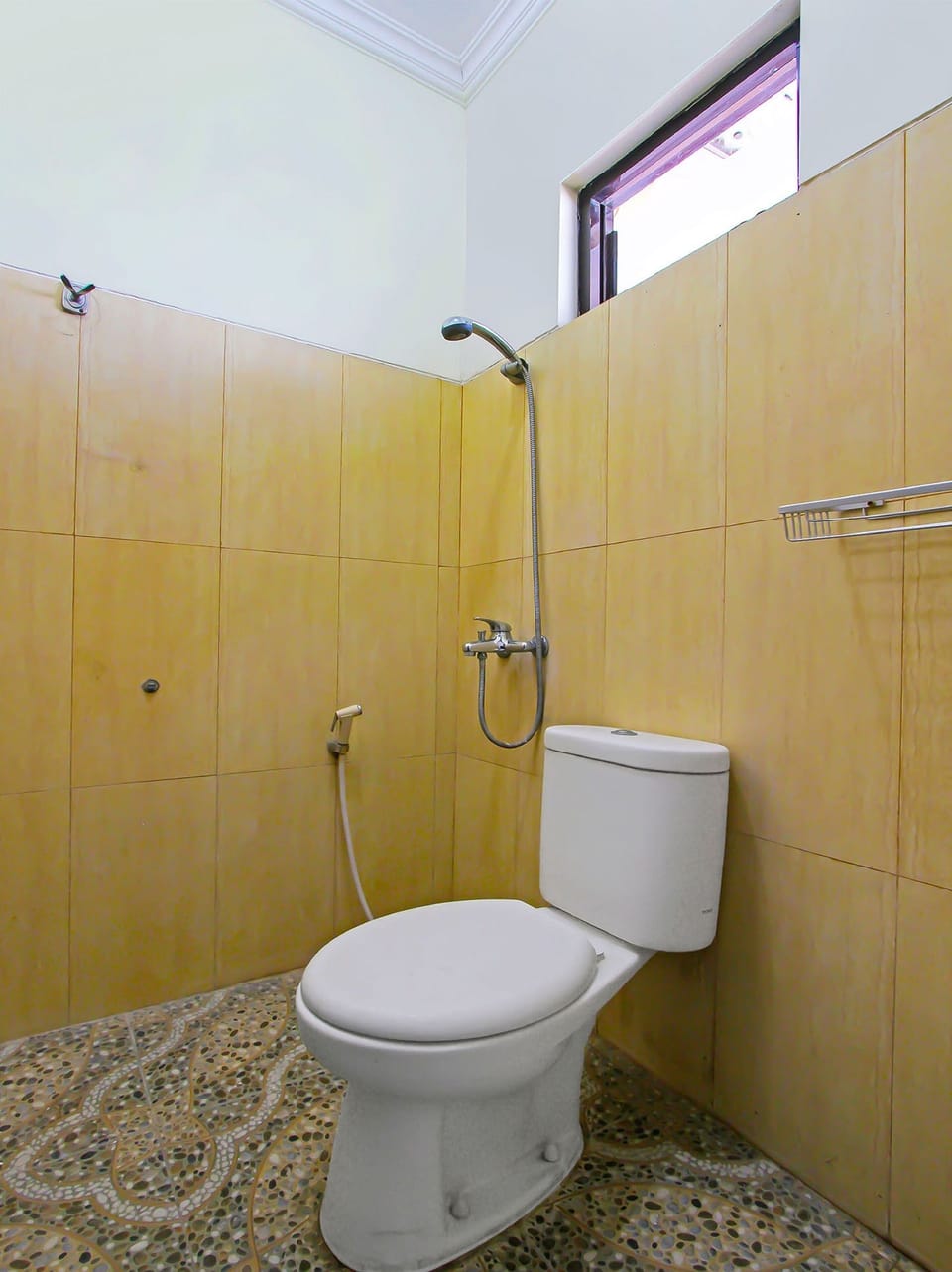 Family Suite | Bathroom | Shower, towels