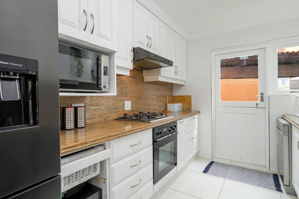 Superior Villa, 4 Bedrooms, River View | Private kitchen | Electric kettle