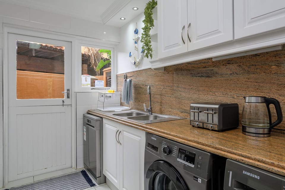 Superior Villa, 4 Bedrooms, River View | Private kitchen | Electric kettle