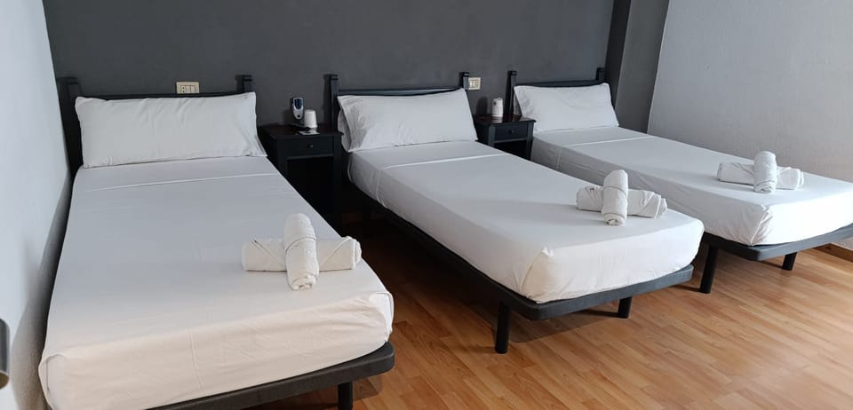 Triple Room | Free WiFi, bed sheets