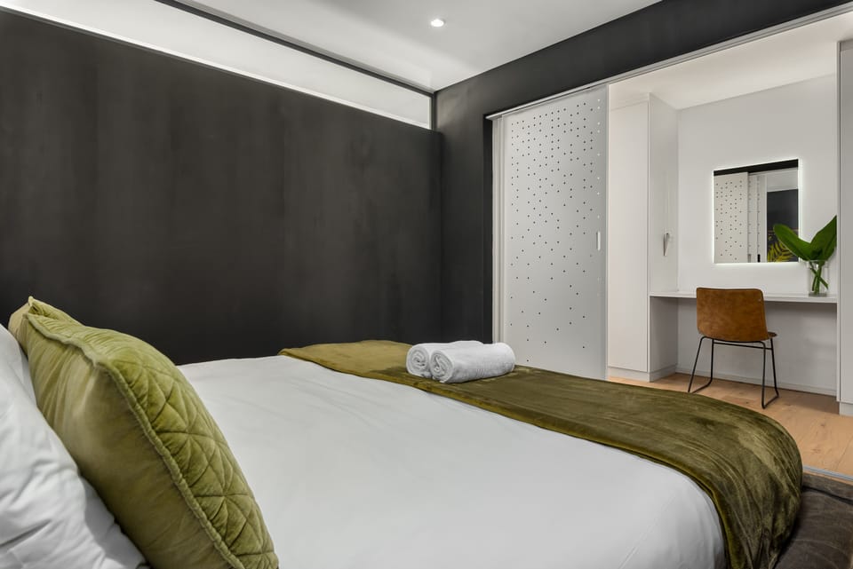 Design Apartment | 1 bedroom, laptop workspace, iron/ironing board, free WiFi