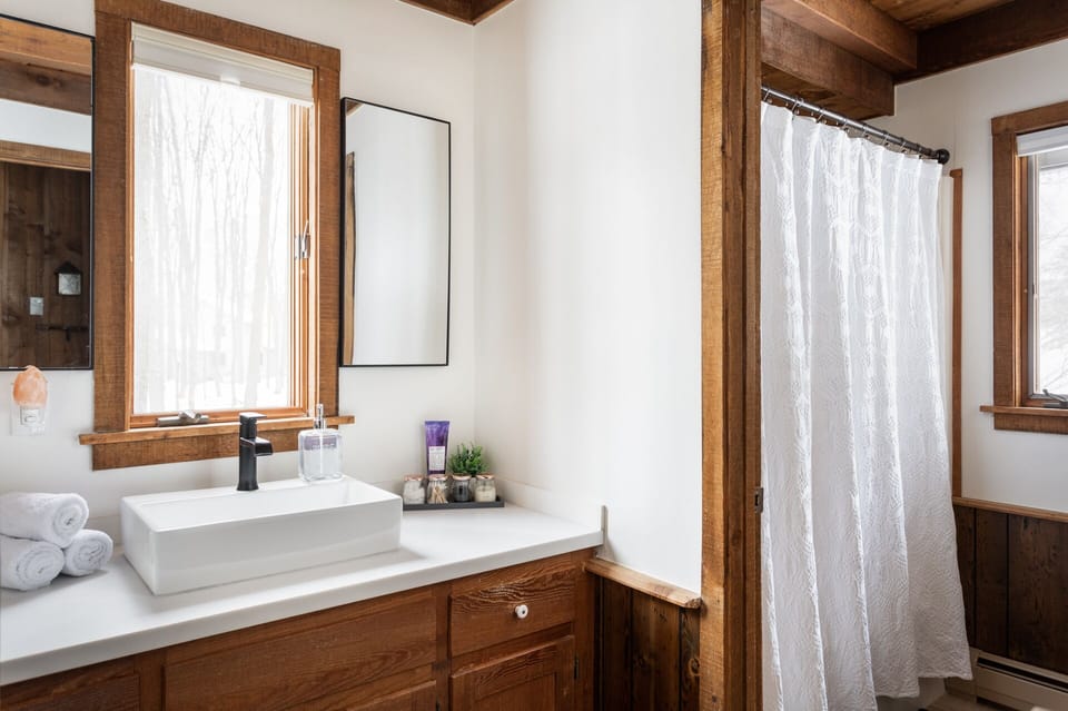 Second level full bathroom 