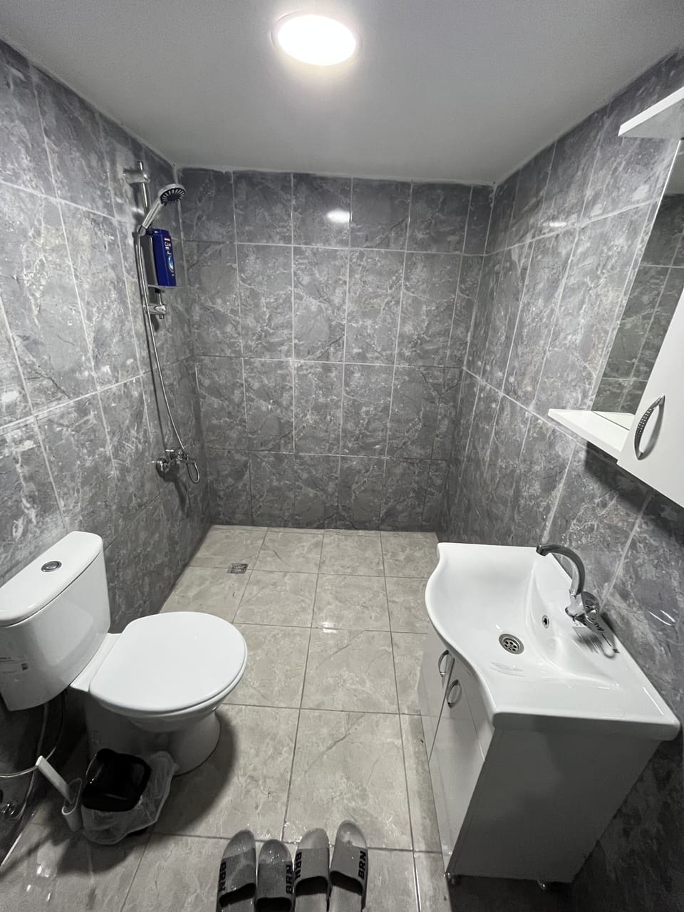 Shower, hair dryer, bathrobes, slippers