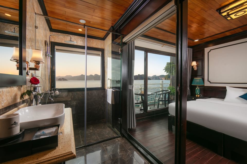 Junior Suite | Minibar, desk, soundproofing, travel crib