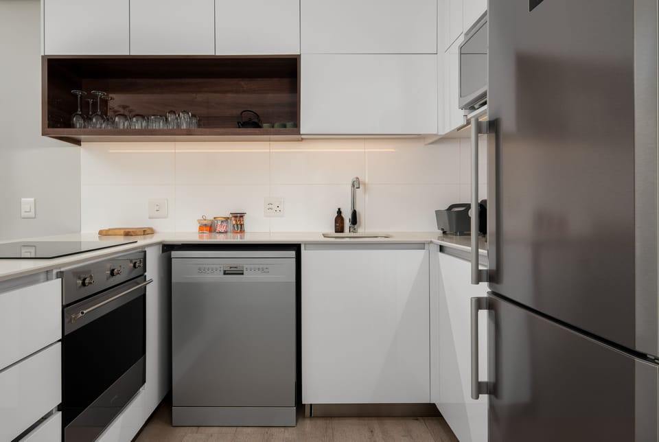 Exclusive Apartment | Private kitchen | Fridge, microwave, oven, stovetop