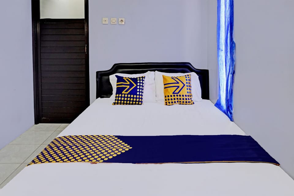 Basic Double Room | Laptop workspace, free WiFi, bed sheets