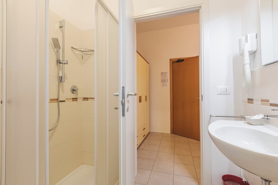 In-room safe, desk, bed sheets