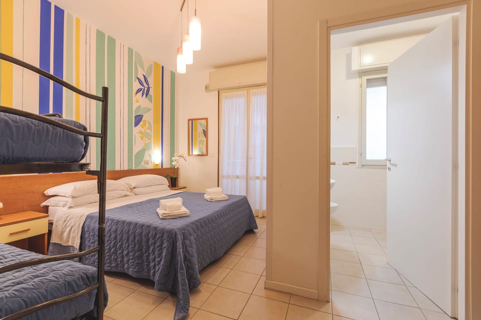 In-room safe, desk, bed sheets