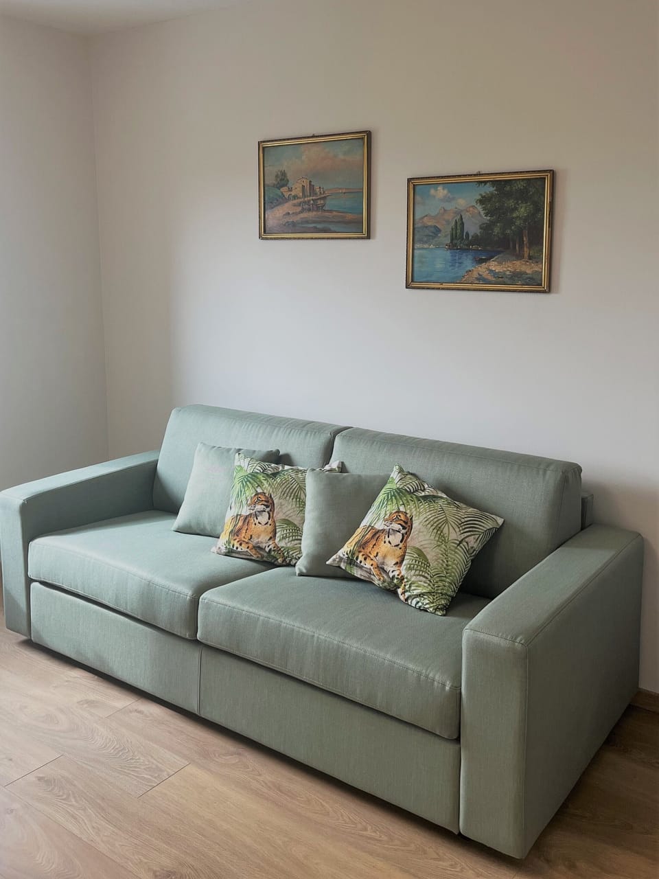 Apartment | Living area | Flat-screen TV