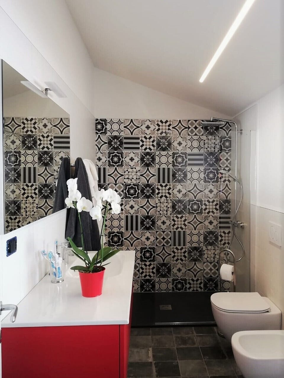 Apartment | Bathroom | Rainfall showerhead, hair dryer, bidet, heated floors (bathroom)