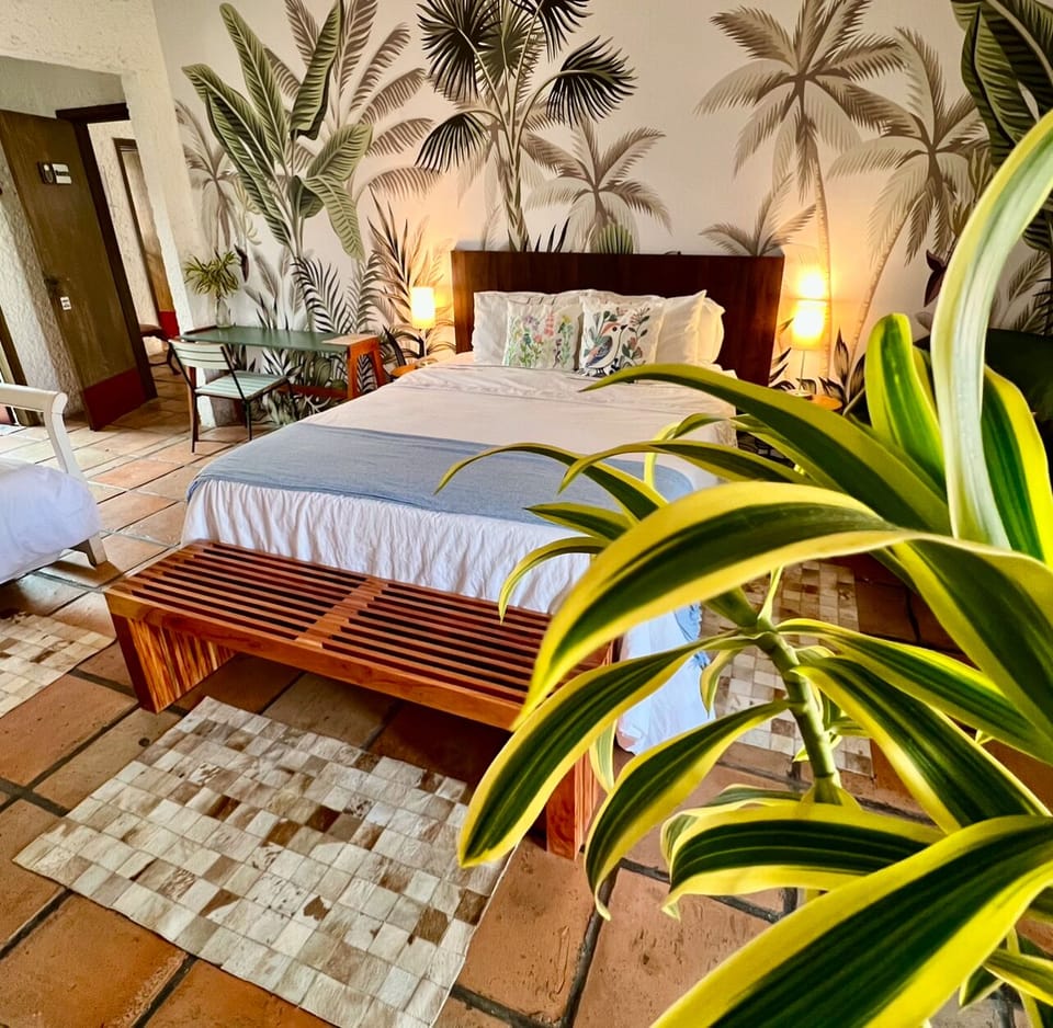 Luxury Room | Minibar, WiFi (free), bed sheets
