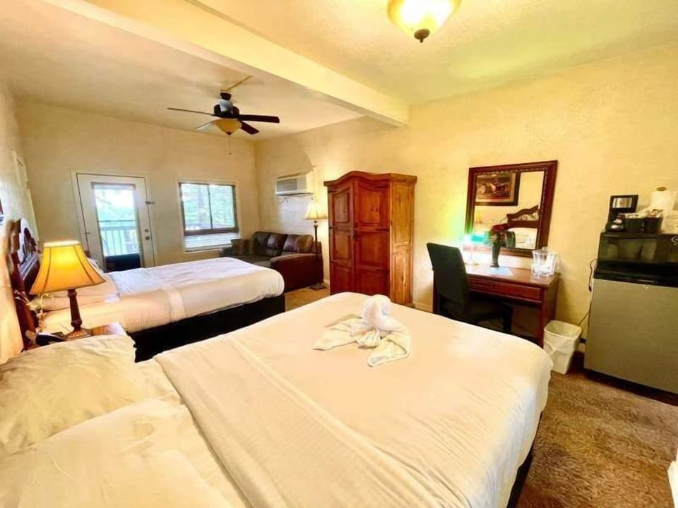 Room, 1 Bedroom | 1 bedroom, iron/ironing board, cribs/infant beds, free WiFi