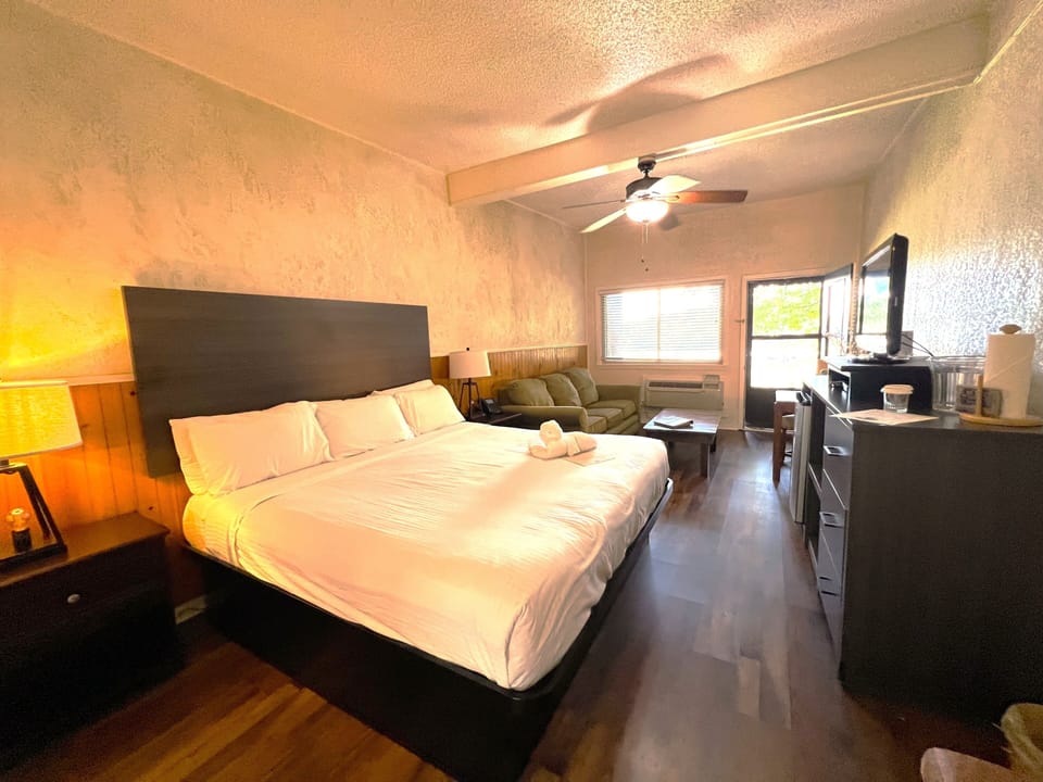 Studio | 1 bedroom, desk, laptop workspace, iron/ironing board