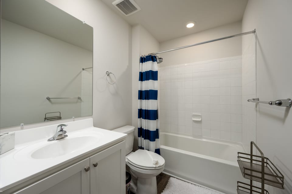 2nd Fl  Hall Bath 1