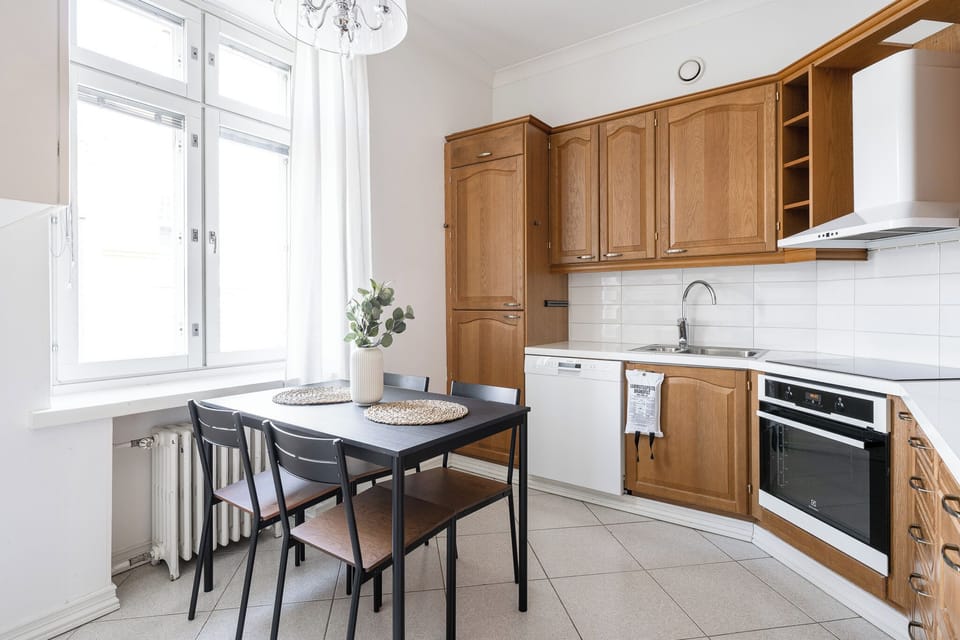 Exclusive Apartment | Private kitchen | Fridge, microwave, oven, stovetop