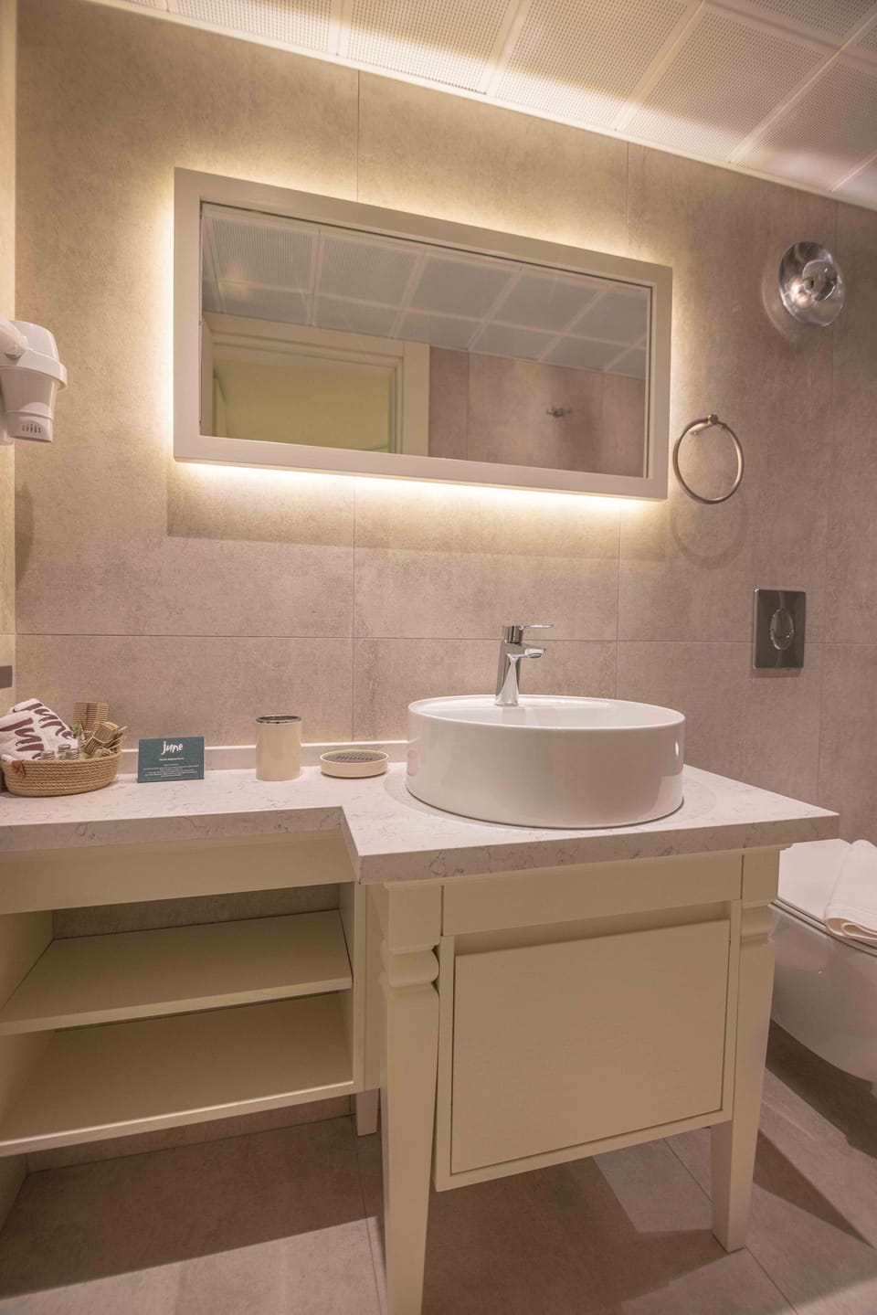 Economy Room | Bathroom | Shower, rainfall showerhead, hair dryer, slippers