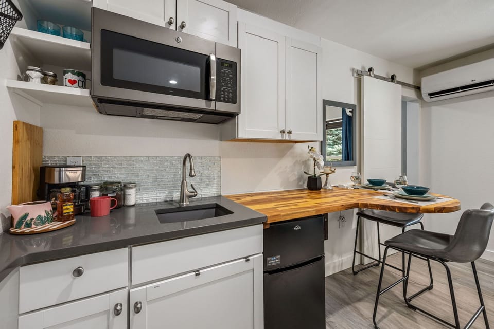 Fully-stocked Kitchenette | Mini Fridge, Microwave and Hot Plate!