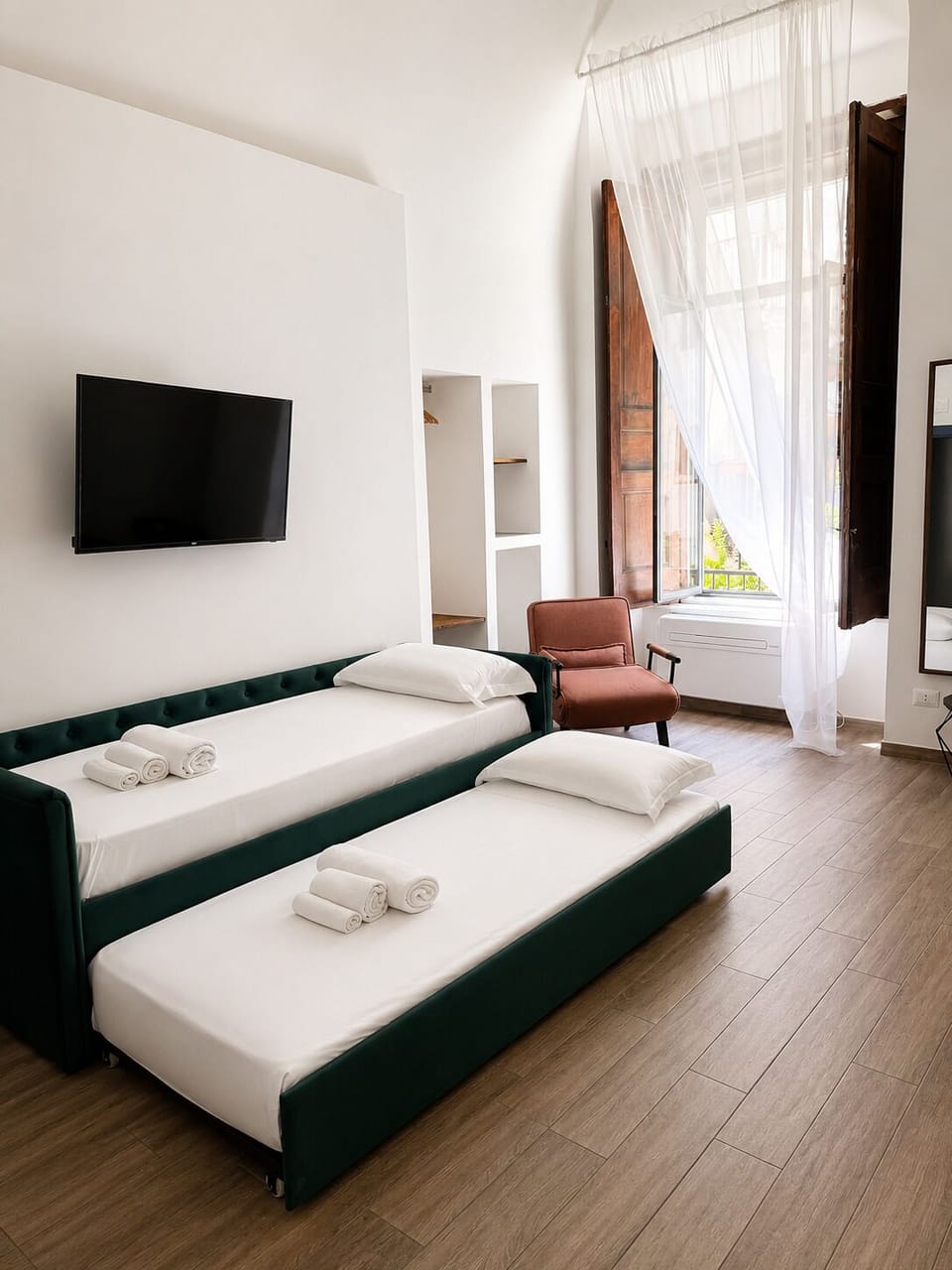 Family Quadruple Room | In-room safe, soundproofing, WiFi (free)