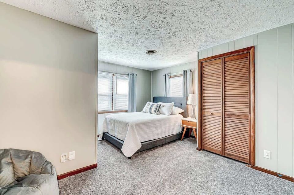 Guest bedroom
