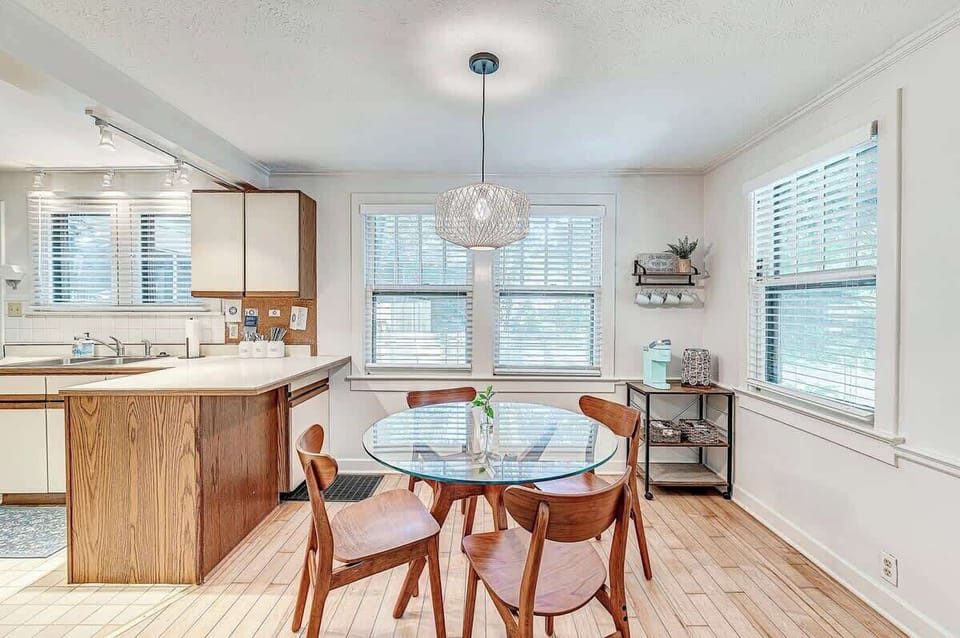 dining room with coffee bar and seating for 4