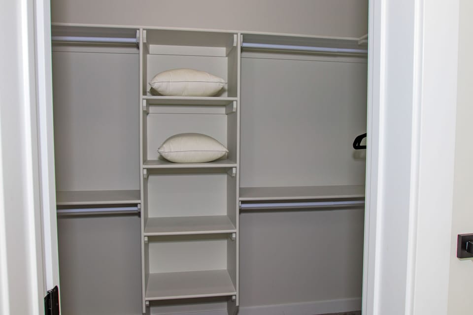 Master's bedroom  walk in closet