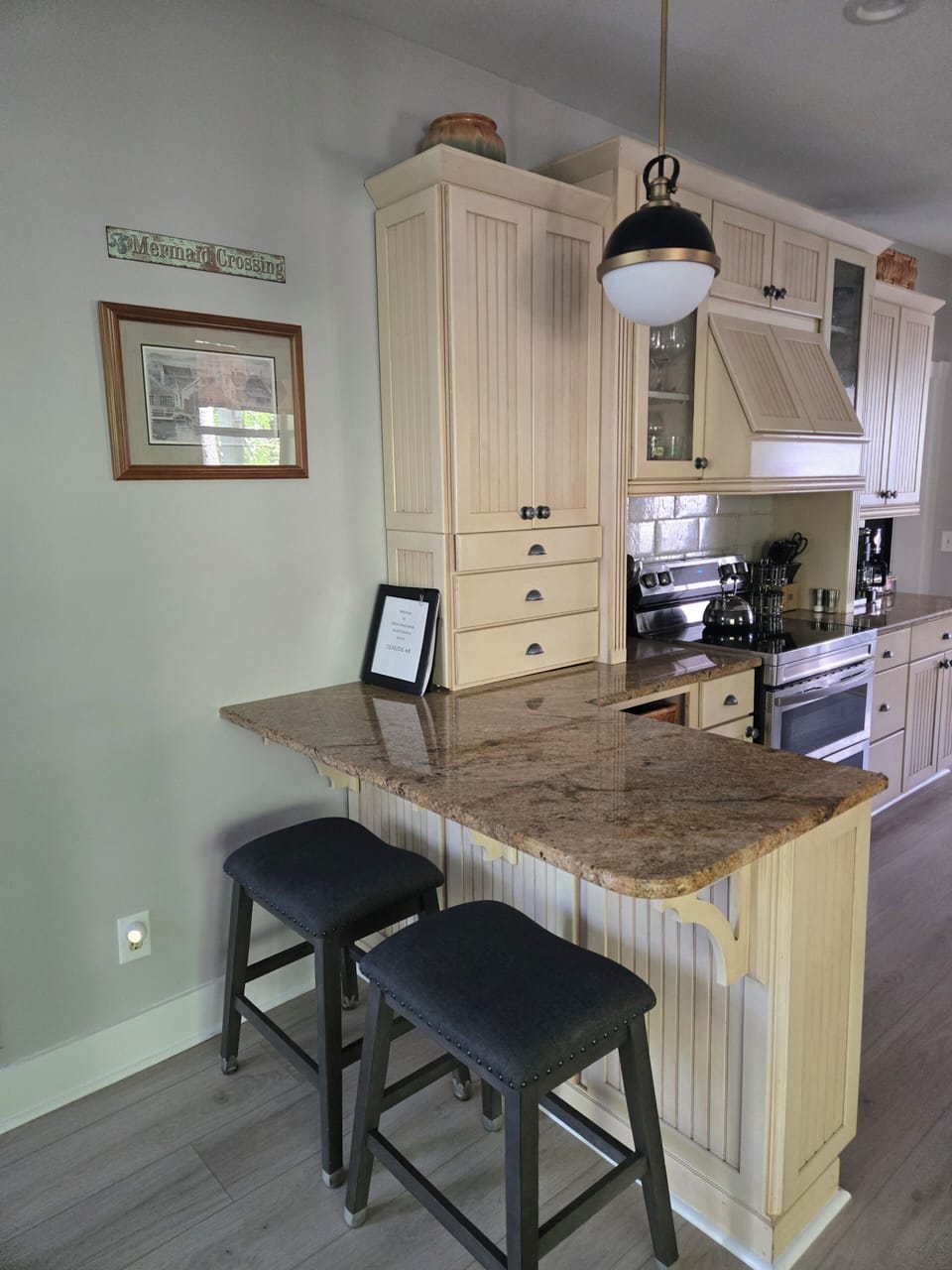Kitchen bar with seating