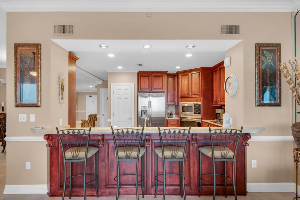 Eat-in bar seating