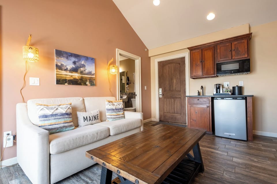Tidal Suite | Living area | Flat-screen TV