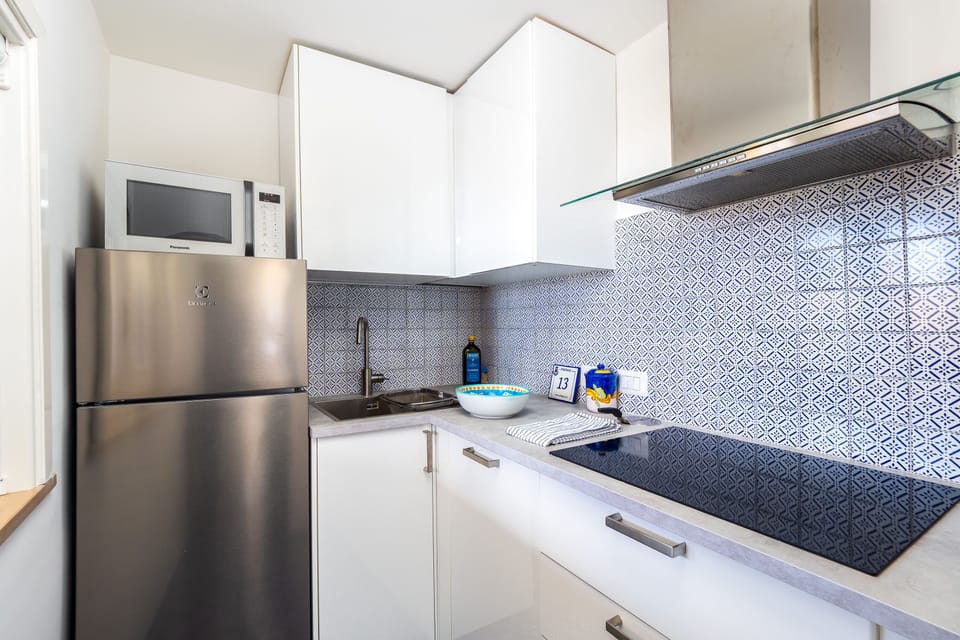 Panoramic House | Private kitchen | Full-size fridge, microwave, stovetop, espresso maker