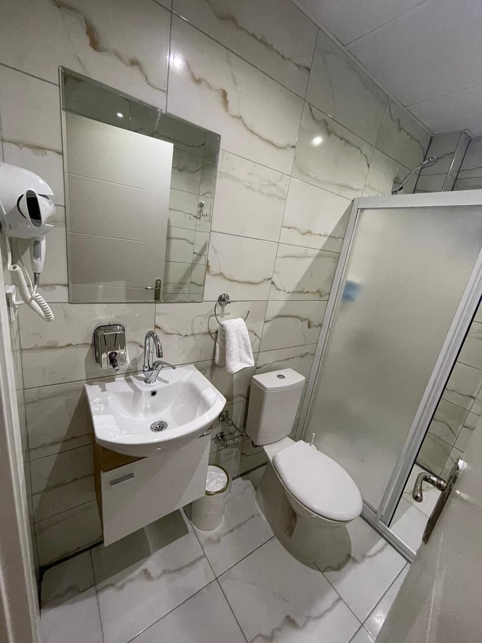 Comfort Room, 1 Bedroom, Non Smoking, Pool View | Bathroom | Shower, hair dryer, towels, soap