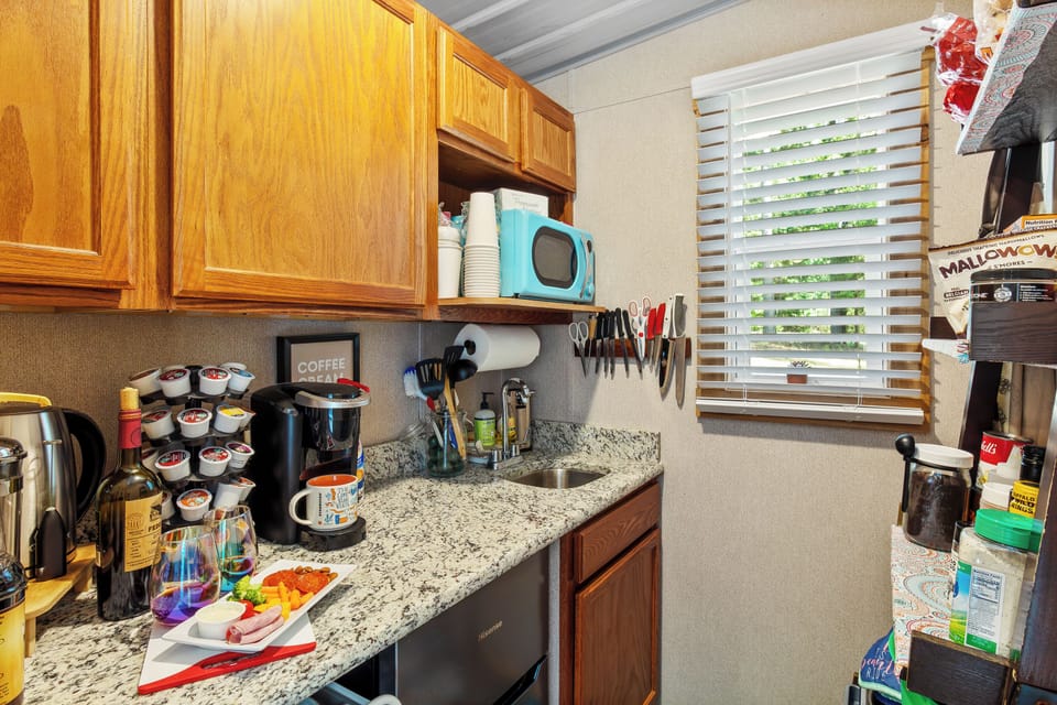 Granite counter tops, mini frig and spices. Coffee maker, premium coffees 