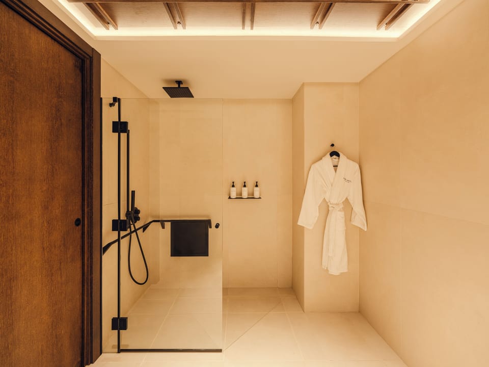 Deluxe Room, Accessible | Bathroom | Shower, rainfall showerhead, designer toiletries, hair dryer