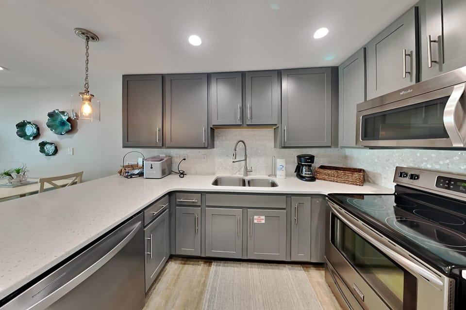 Condo, Multiple Beds, Balcony, Ocean View (#205) | Private kitchen | Fridge, microwave, oven, stovetop