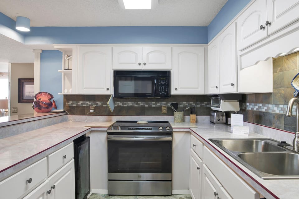 Condo, Multiple Beds, Balcony (#502) | Private kitchen | Fridge, microwave, oven, stovetop