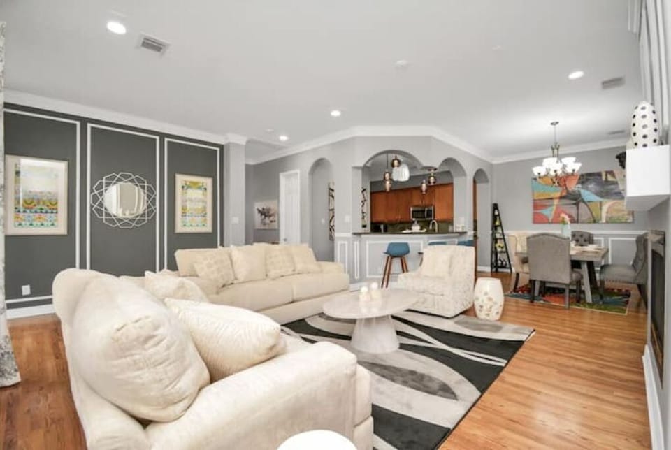 Living Area - Detailed View 