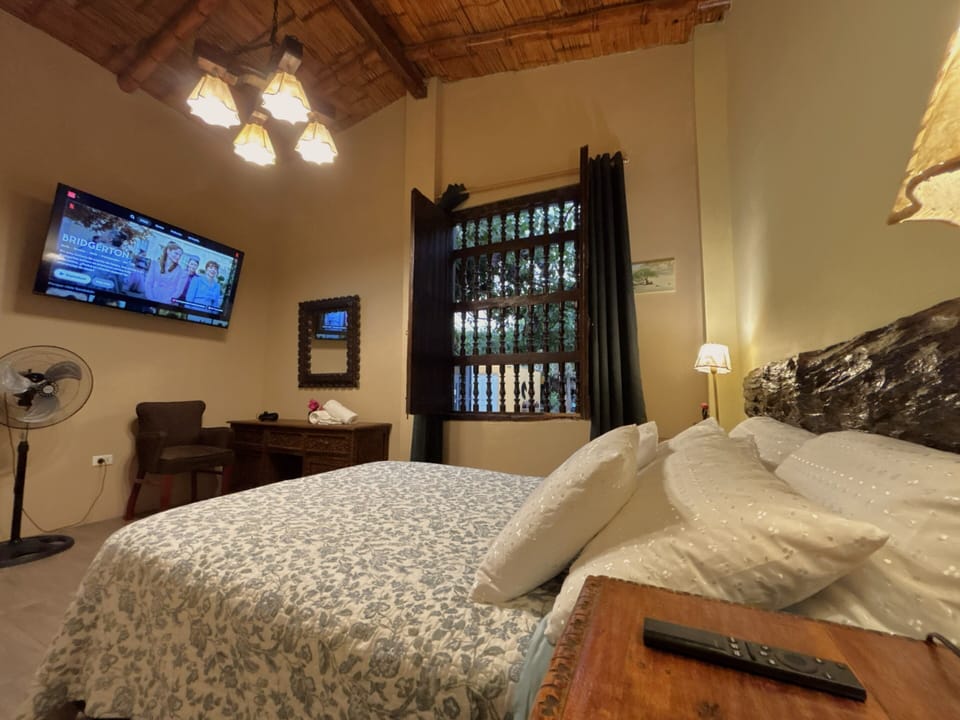 Budget room with private external bathroom | Blackout drapes, WiFi (free), individually decorated