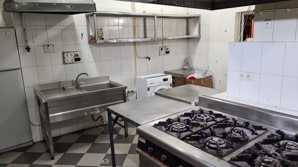 Comfort Shared Dormitory, Women only | Private kitchen | Shared fridge, microwave, oven, stovetop