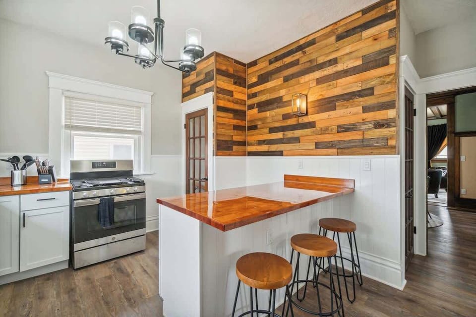Kitchen Equipped with all your main cooking essentials