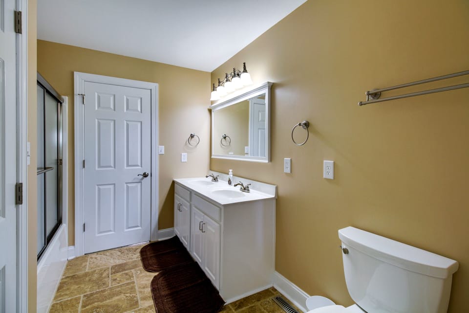 En-Suite Bathroom | Access via Bedroom 1 | Complimentary Toiletries