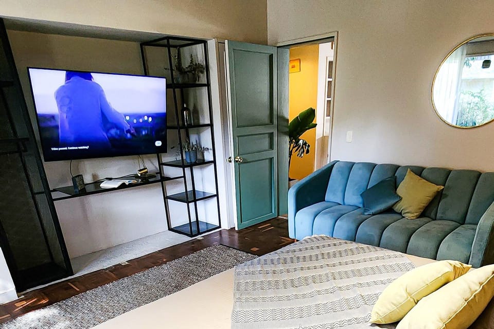 Villa | Individually decorated, individually furnished, desk, laptop workspace