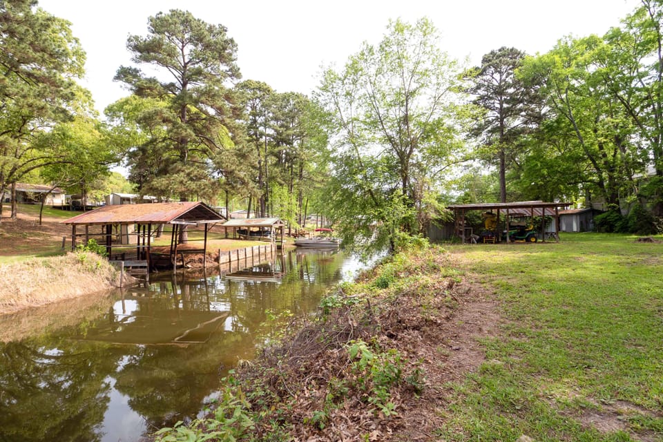 Canal Access | Boating + Hunting Nearby