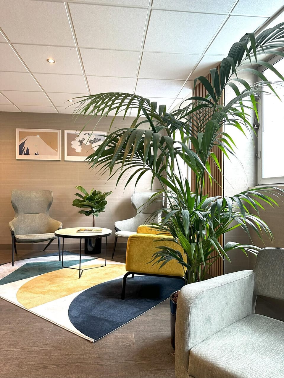 Lobby lounge