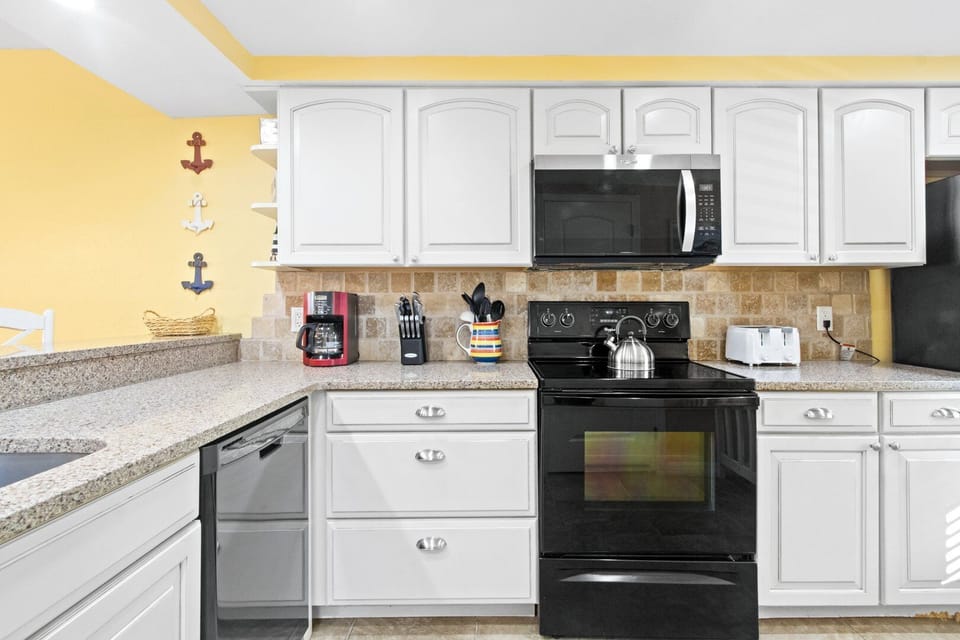 Fully equipped kitchen with everything you need