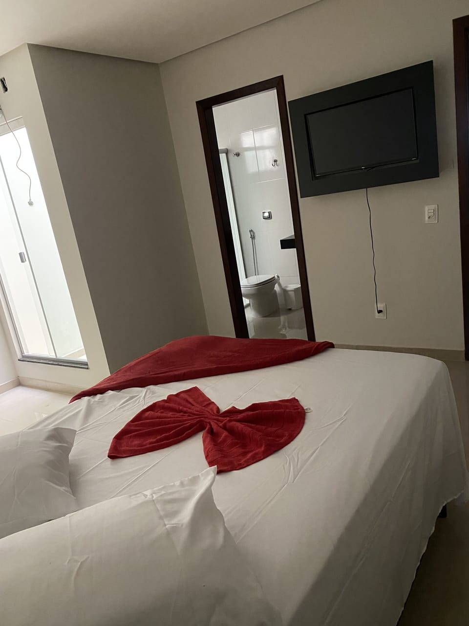 Free WiFi, bed sheets