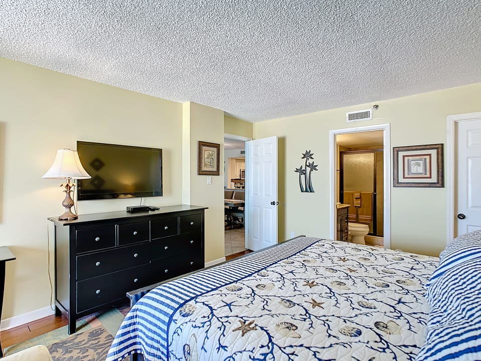 Split floorplan with the guest bedrooms at the front of the condo.